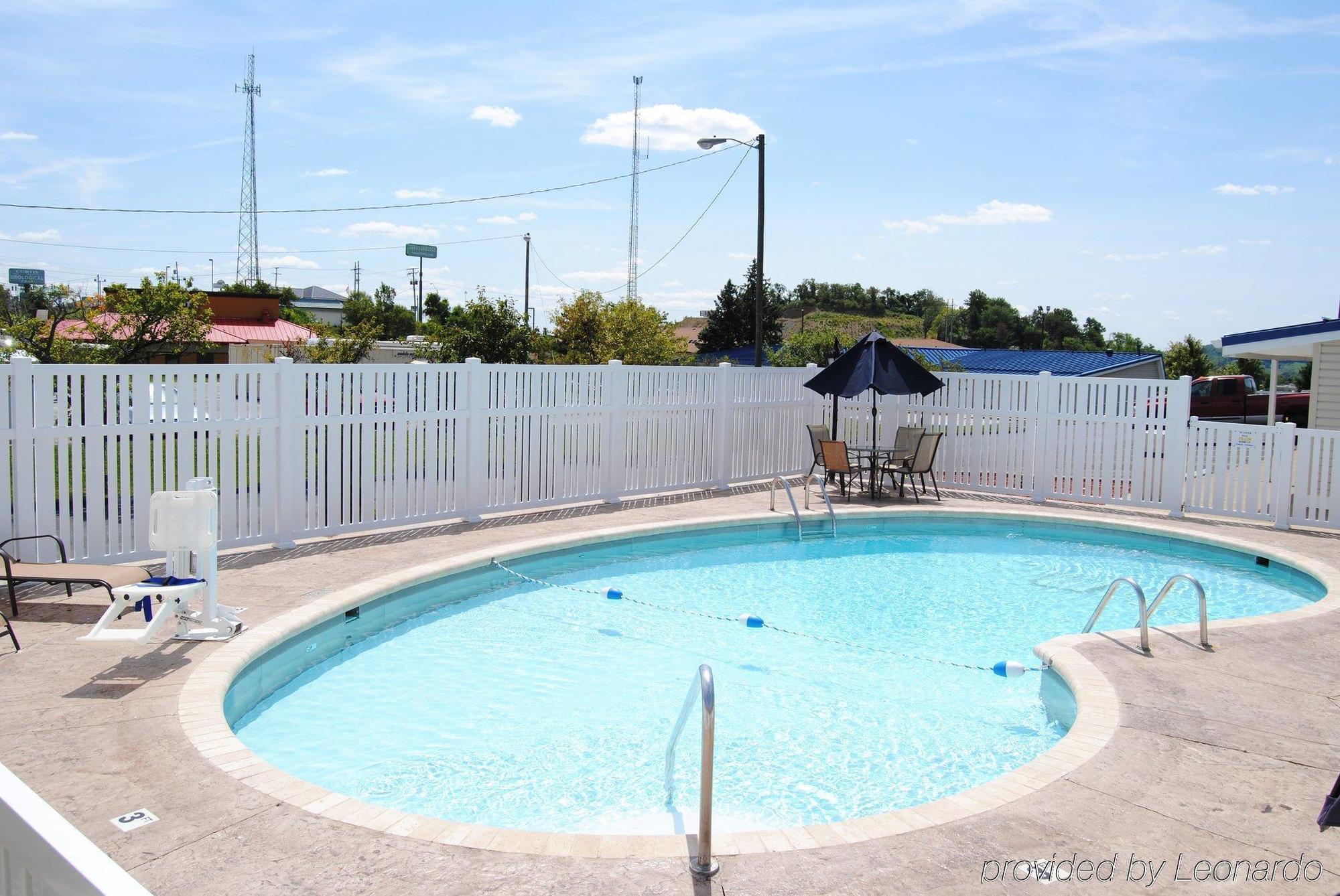 Americas Best Value Inn & Suites St Clairsville Wheeling St. Clairsville Экстерьер фото